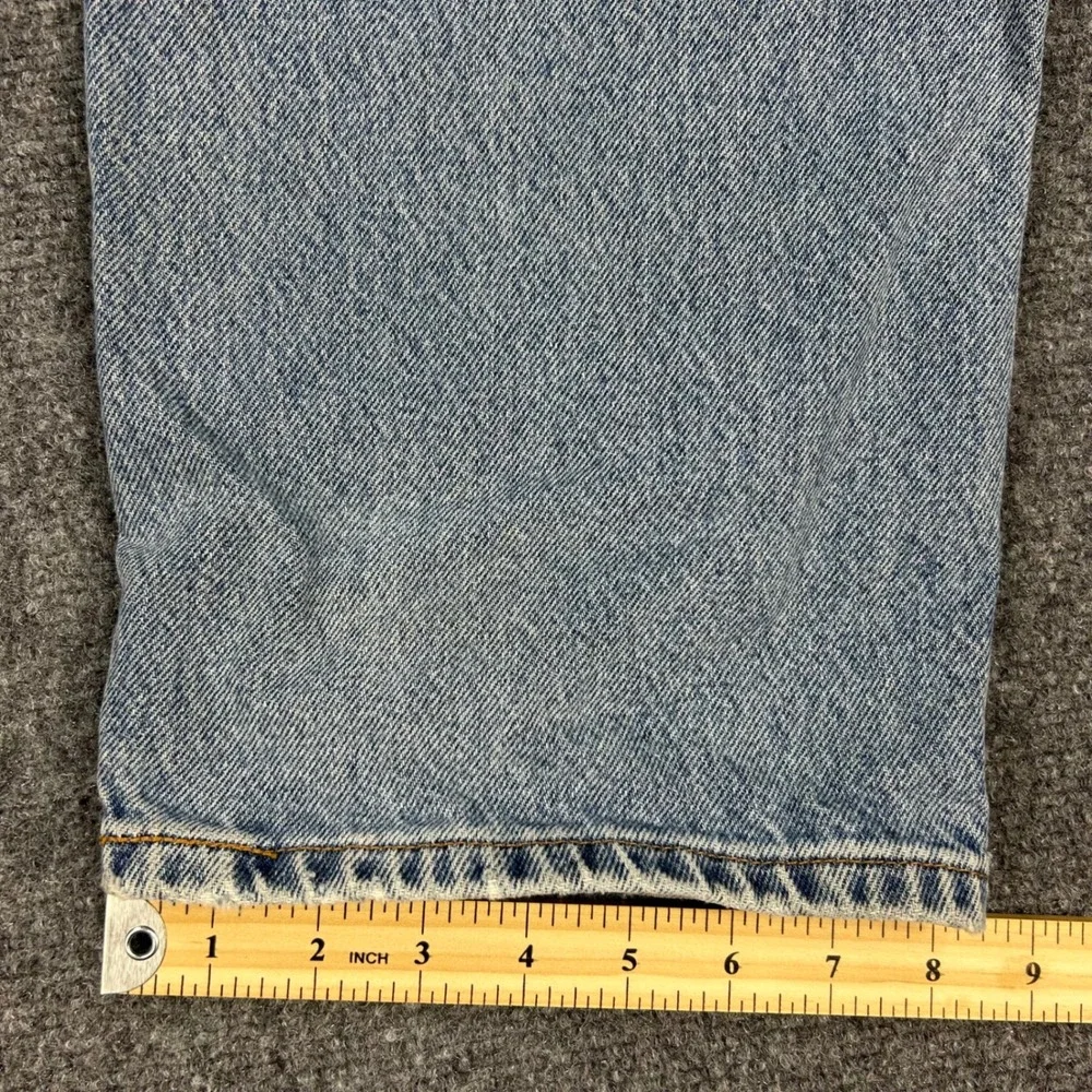 Vintage Levis 550 Relaxed Fit Husky Jeans Mens Size 34x28 Light Wash Denim Pants